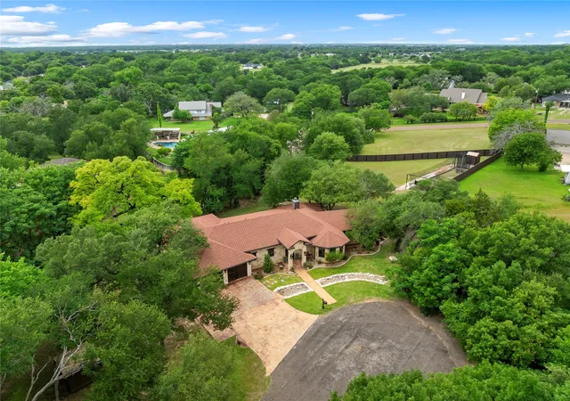 Photo 2 of Single family home for sale at 139 Silver Vly, Waco, TX 76705 | MLS# 21263010 | Listing updated on 2026-09-10
