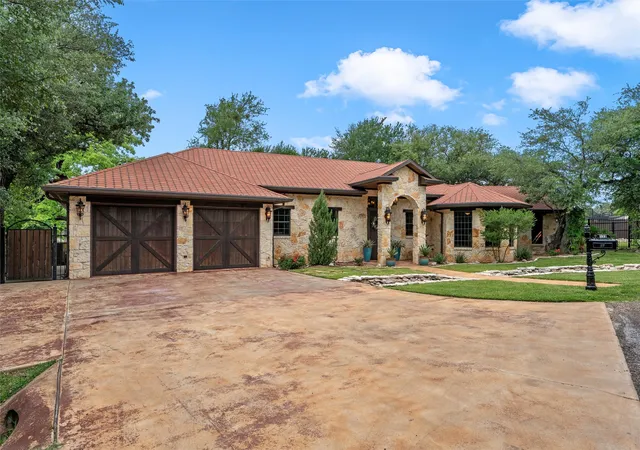 Photo 3 of Single family home for sale at 139 Silver Vly, Waco, TX 76705 | MLS# 21263010 | Listing updated on 2026-09-10