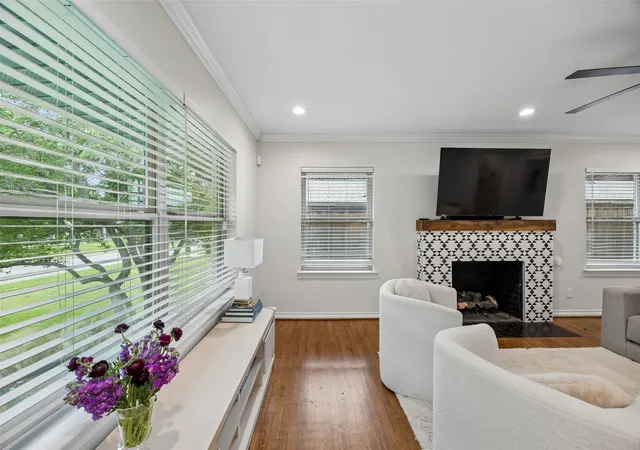 Photo 3 of Single family home for sale at 4013 Valley Ridge Rd, Dallas, TX 75220 | MLS# 21262809 | Listing updated on 2026-09-12
