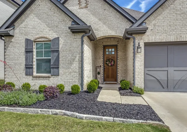 Photo 2 of Single family home for sale at 1025 Gannon Valley Trl, Weatherford, TX 76087 | MLS# 21264957 | Listing updated on 2026-09-10