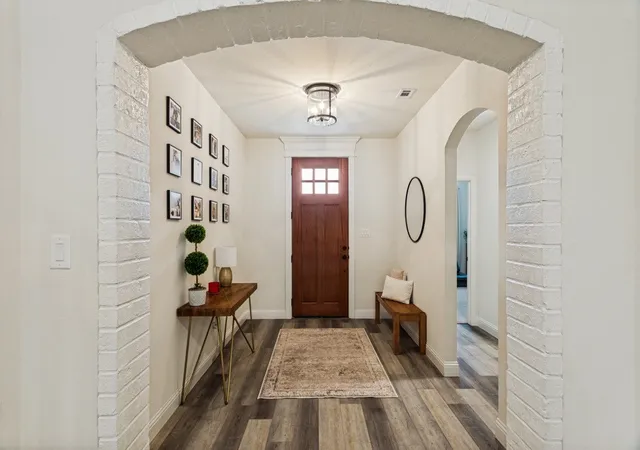 Photo 4 of Single family home for sale at 1025 Gannon Valley Trl, Weatherford, TX 76087 | MLS# 21264957 | Listing updated on 2026-09-10