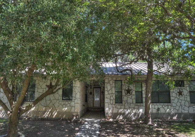 Photo 3 of Single family home for sale at 187 N Roy Chisum Rd, Leakey, TX 78873 | MLS# 21264823 | Listing updated on 2026-07-29
