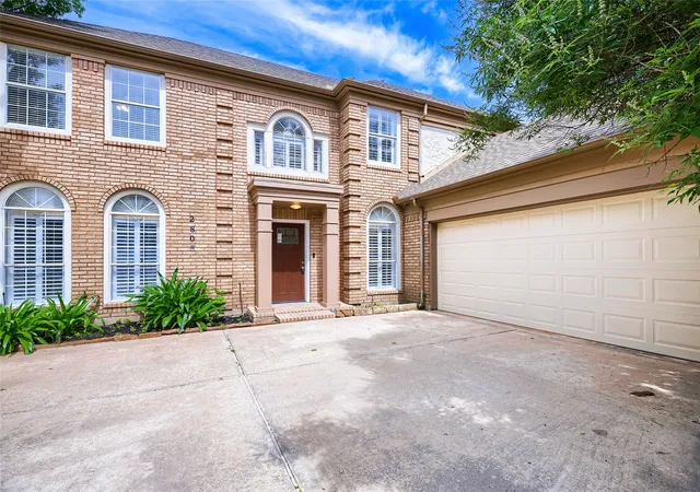 Photo 2 of Single family home for sale at 2803 Wyndham Ln, Richardson, TX 75082 | MLS# 21200346 | Listing updated on 2026-09-11