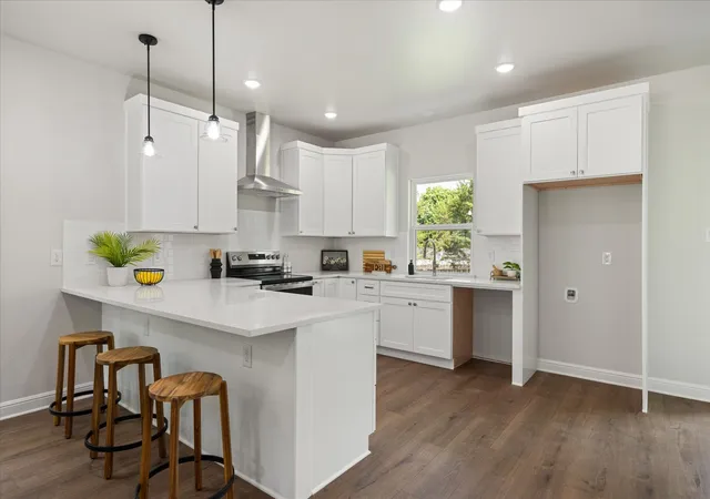 Photo 3 of Single family home for sale at 913 Colorado River Dr, Granbury, TX 76048 | MLS# 21252234 | Listing updated on 2026-10-06
