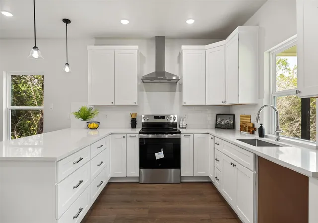 Photo 4 of Single family home for sale at 913 Colorado River Dr, Granbury, TX 76048 | MLS# 21252234 | Listing updated on 2026-10-06