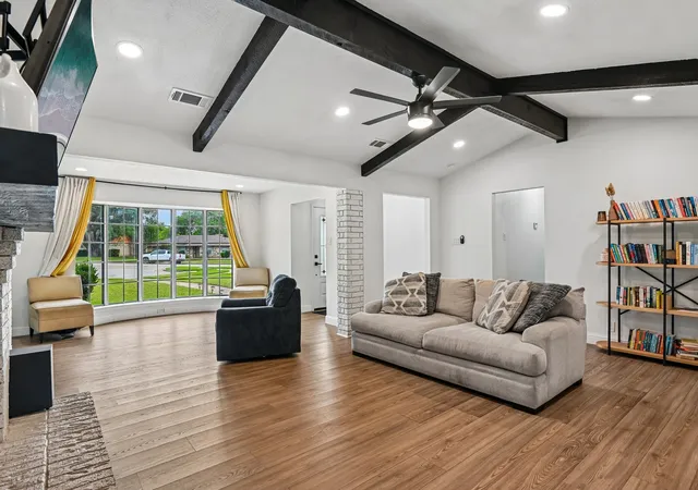 Photo 4 of Single family home for sale at 813 Oakbluff Dr, Lancaster, TX 75146 | MLS# 21249384 | Listing updated on 2026-07-29