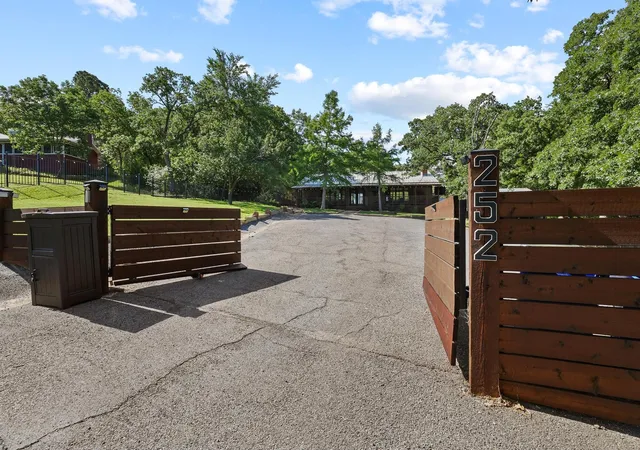 Photo 1 of Single family home for sale at 252 Hacienda Dr, Pottsboro, TX 75076 | MLS# 21254256 | Listing updated on 2026-07-30