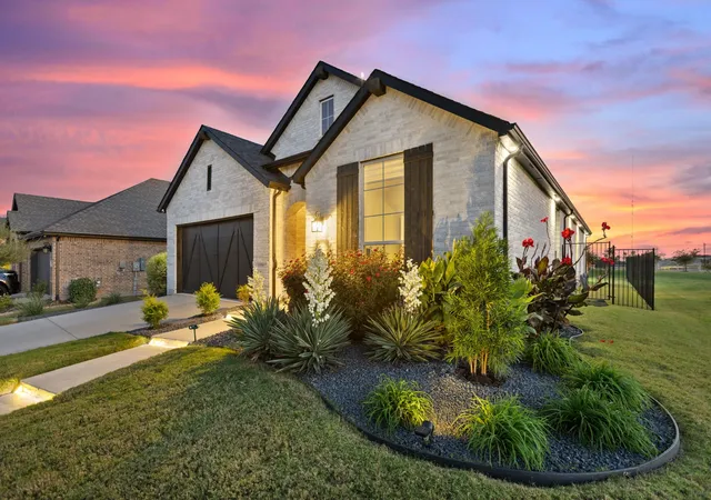Photo 2 of Single family home for sale at 1725 Mcdougall Crk, Van Alstyne, TX 75495 | MLS# 21265235 | Listing updated on 2026-08-02