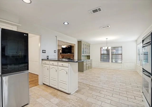 Photo 4 of Single family home for sale at 9 Stillwaters Dr, Rockwall, TX 75032 | MLS# 21264436 | Listing updated on 2026-09-14