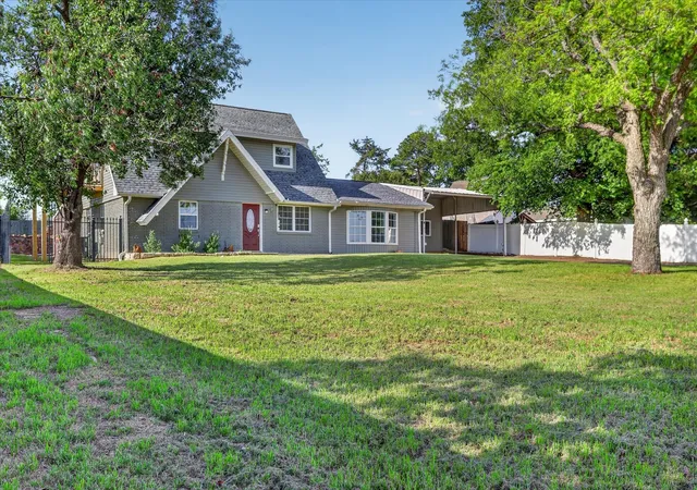 Photo 3 of Single family home for sale at 12410 Deeds Ct, Azle, TX 76020 | MLS# 21262329 | Listing updated on 2026-09-11