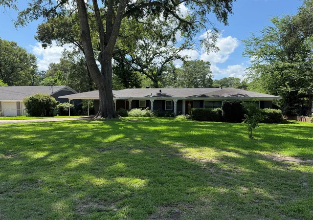 Photo 2 of Single family home for sale at 924 Poleman Rd, Shreveport, LA 71107 | MLS# 21252572 | Listing updated on 2026-09-08