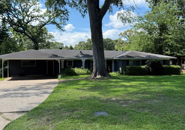 Photo 3 of Single family home for sale at 924 Poleman Rd, Shreveport, LA 71107 | MLS# 21252572 | Listing updated on 2026-09-08