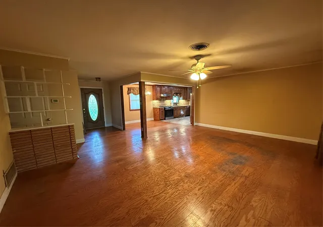 Photo 3 of Single family home for sale at 924 Poleman Rd, Shreveport, LA 71107 | MLS# 21252572 | Listing updated on 2026-09-08