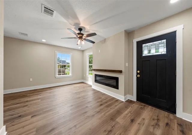Photo 2 of Sale Pending at 1909 Columbia St, Waco, TX 76711 | MLS# 21265454 | Listing updated on 2026-09-28