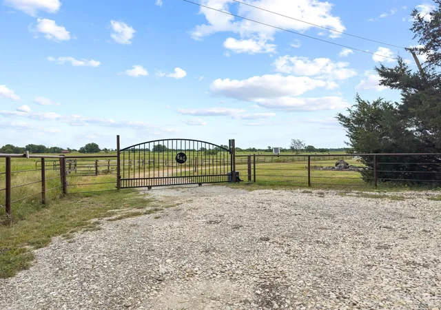 Photo 4 of Single family home for sale at 2972 County Road 4826, Wolfe City, TX 75496 | MLS# 21265476 | Listing updated on 2026-09-10