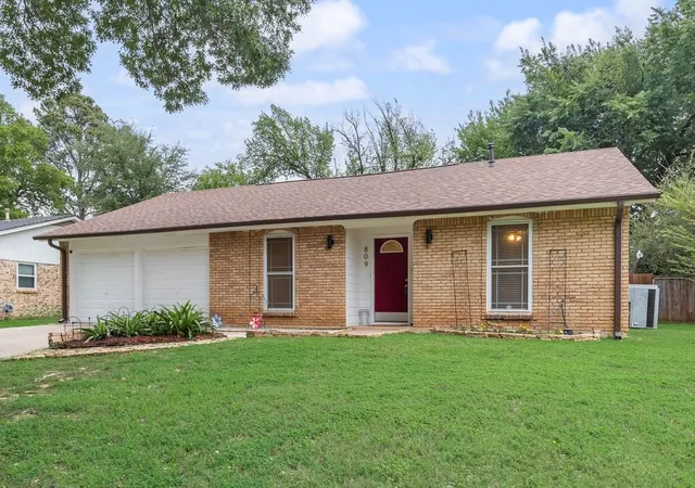 Photo 1 of Single family home for sale at 809 Buffalo Dr, Arlington, TX 76013 | MLS# 21262620 | Listing updated on 2026-09-10