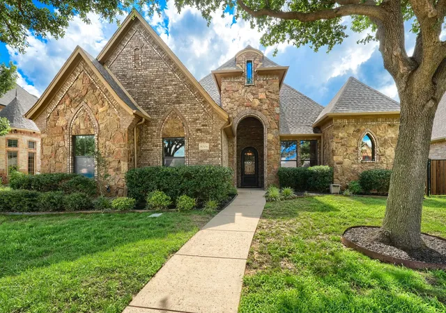 Photo 1 of Single family home for sale at 8009 Canyon Oak Dr, North Richland Hills, TX 76182 | MLS# 21263473 | Listing updated on 2026-09-13
