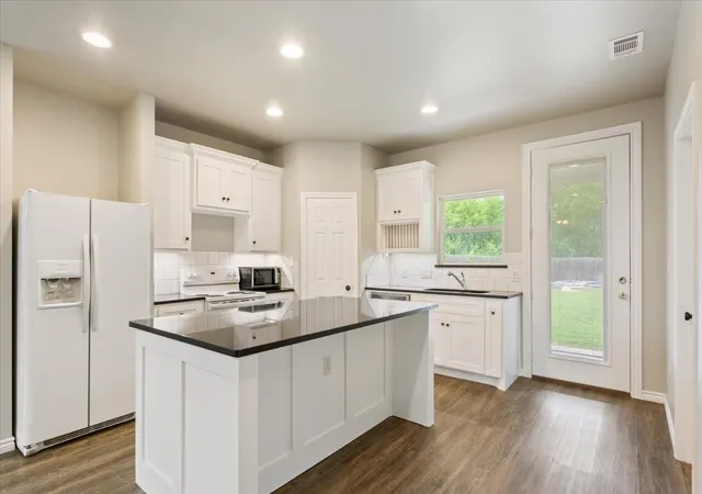 Photo 1 of Sale Pending at 3525 N 24th St, Waco, TX 76708 | MLS# 21264681 | Listing updated on 2026-10-01