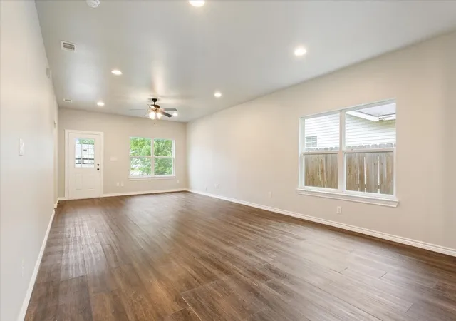 Photo 3 of Sale Pending at 3525 N 24Th St, Waco, TX 76708 | MLS# 21264681 | Listing updated on 2026-10-01