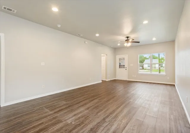 Photo 4 of Sale Pending at 3525 N 24Th St, Waco, TX 76708 | MLS# 21264681 | Listing updated on 2026-10-01