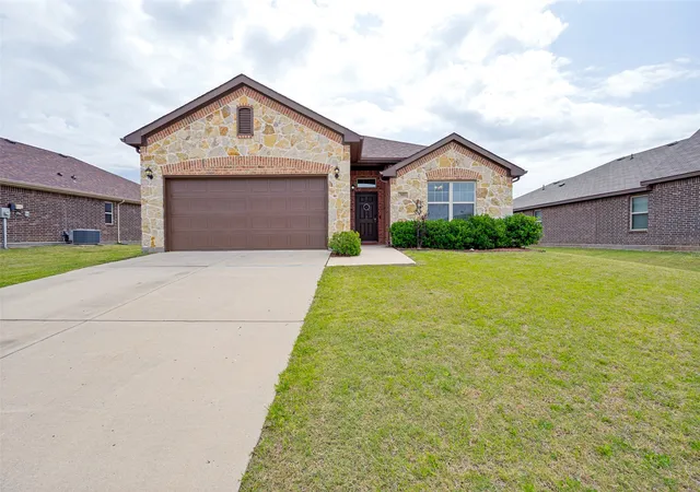 Photo 1 of Single family home for sale at 3905 Bridle Path Ln, Sanger, TX 76266 | MLS# 21265825 | Listing updated on 2026-09-24
