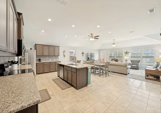 Photo 3 of Single family home for sale at 3905 Bridle Path Ln, Sanger, TX 76266 | MLS# 21265825 | Listing updated on 2026-09-24