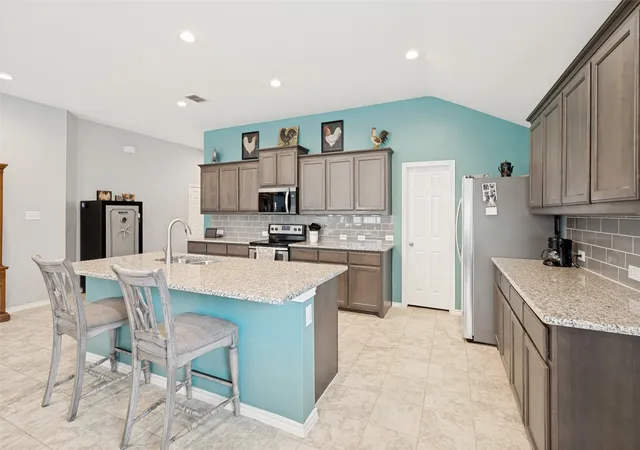 Photo 4 of Single family home for sale at 3905 Bridle Path Ln, Sanger, TX 76266 | MLS# 21265825 | Listing updated on 2026-09-24