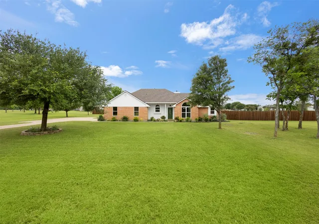 Photo 1 of Single family home for sale at 123 Catawba Rd, Waxahachie, TX 75165 | MLS# 21264826 | Listing updated on 2026-09-11