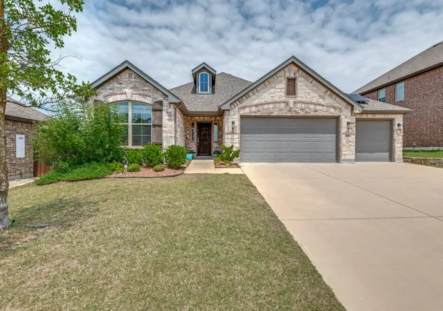 Photo 2 of Single family home for sale at 206 Highedge Dr, Rockwall, TX 75087 | MLS# 21265488 | Listing updated on 2026-07-30