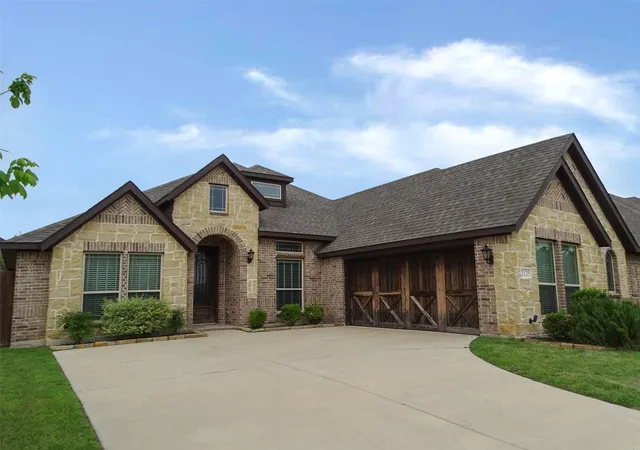 Photo 2 of Single family home for sale at 2125 Flora Ln, De Soto, TX 75115 | MLS# 21265202 | Listing updated on 2026-09-09