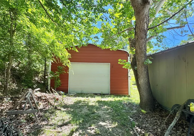 Photo 3 of Manufactured home for sale at 1135 Ira Ward Ln, Gainesville, TX 76240 | MLS# 21256313 | Listing updated on 2026-09-12