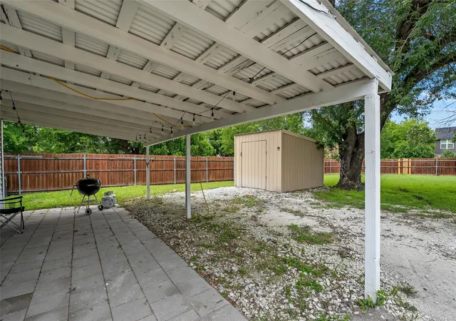 Photo 3 of Single family home for sale at 1724 S 18Th St, Waco, TX 76706 | MLS# 21262631 | Listing updated on 2026-07-29