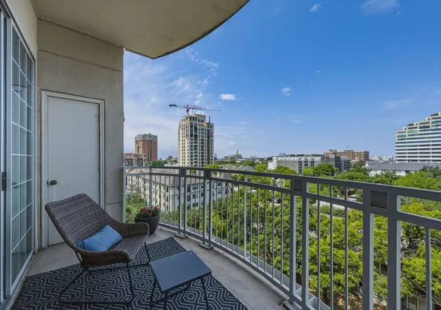 Photo 3 of Sale Pending at 3225 Turtle Creek Blvd #828, Dallas, TX 75219 | MLS# 21262936 | Listing updated on 2026-09-09