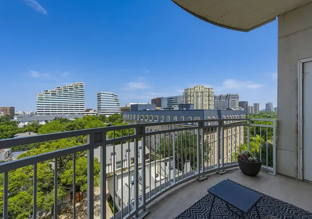 Photo 3 of Sale Pending at 3225 Turtle Creek Blvd #828, Dallas, TX 75219 | MLS# 21262936 | Listing updated on 2026-09-09