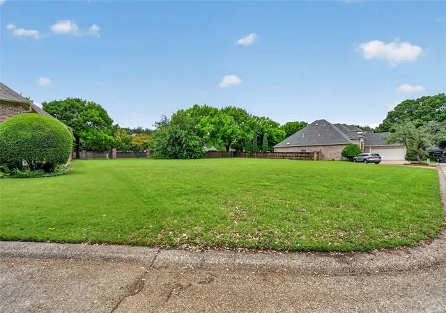 Photo 3 of Sale Pending at 2628 Torrey Pines Dr, Fort Worth, TX 76109 | MLS# 21241744 | Listing updated on 2026-09-15