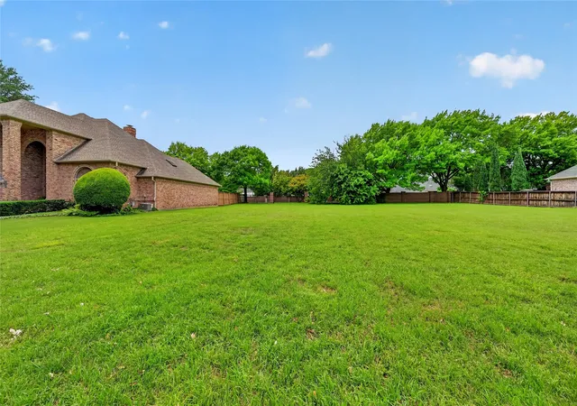 Photo 4 of Sale Pending at 2628 Torrey Pines Dr, Fort Worth, TX 76109 | MLS# 21241744 | Listing updated on 2026-09-15