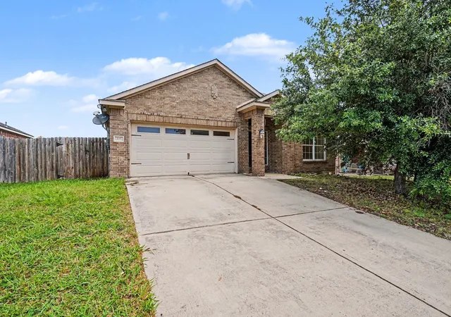 Photo 1 of Sale Pending at 335 Quail Crossing Dr, Sanger, TX 76266 | MLS# 21265812 | Listing updated on 2026-09-08