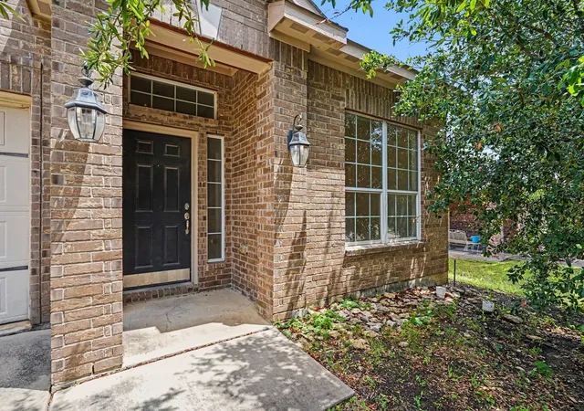 Photo 2 of Sale Pending at 335 Quail Crossing Dr, Sanger, TX 76266 | MLS# 21265812 | Listing updated on 2026-09-08