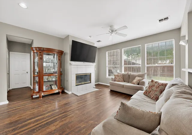 Photo 4 of Single family home for sale at 3608 Edmonton Ct, Richardson, TX 75082 | MLS# 21265736 | Listing updated on 2026-08-02