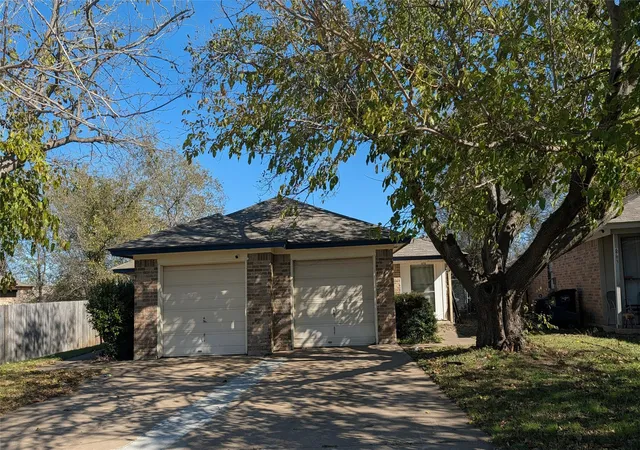 Photo 1 of Single family home for sale at 6709 Ridgecrest Ct, Fort Worth, TX 76133 | MLS# 21261466 | Listing updated on 2026-07-30