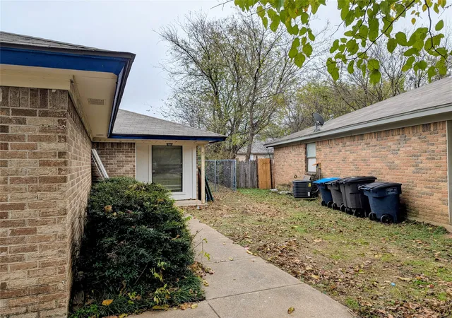 Photo 3 of Single family home for sale at 6709 Ridgecrest Ct, Fort Worth, TX 76133 | MLS# 21261466 | Listing updated on 2026-07-30