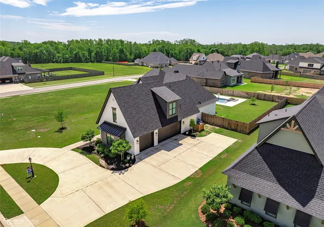 Photo 2 of Single family home for sale at 642 Caledonia Dr, Bossier City, LA 71111 | MLS# 21266808 | Listing updated on 2026-07-31