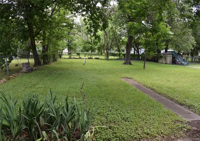 Photo 14 of Single family home for sale at 2521 W 5th Ave, Corsicana, TX 75110 | MLS# 21266468 | Listing updated on 2026-09-10