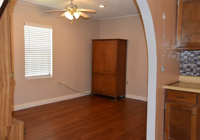 Photo 2 of Single family home for sale at 2521 W 5th Ave, Corsicana, TX 75110 | MLS# 21266468 | Listing updated on 2026-09-10