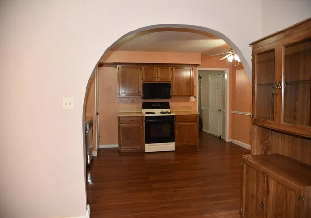 Photo 2 of Single family home for sale at 2521 W 5Th Ave, Corsicana, TX 75110 | MLS# 21266468 | Listing updated on 2026-09-10