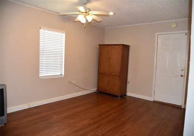 Photo 3 of Single family home for sale at 2521 W 5Th Ave, Corsicana, TX 75110 | MLS# 21266468 | Listing updated on 2026-09-10