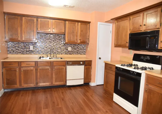Photo 4 of Single family home for sale at 2521 W 5Th Ave, Corsicana, TX 75110 | MLS# 21266468 | Listing updated on 2026-09-10