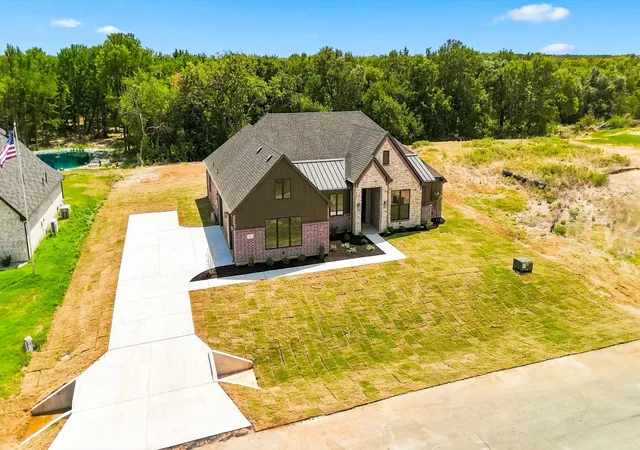 Single family home for sale at 224 Stuart St, Paradise, TX 76073 | MLS# 21266920