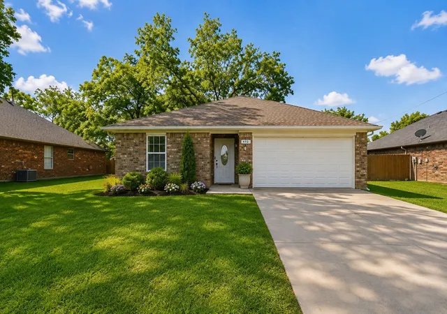 Photo 1 of Sale Pending at 402 Robertson St, Collinsville, TX 76233 | MLS# 21258467 | Listing updated on 2026-09-11