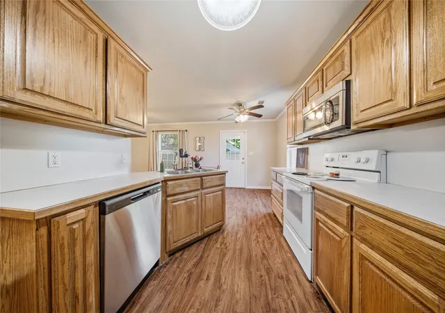 Photo 3 of Sale Pending at 402 Robertson St, Collinsville, TX 76233 | MLS# 21258467 | Listing updated on 2026-09-11